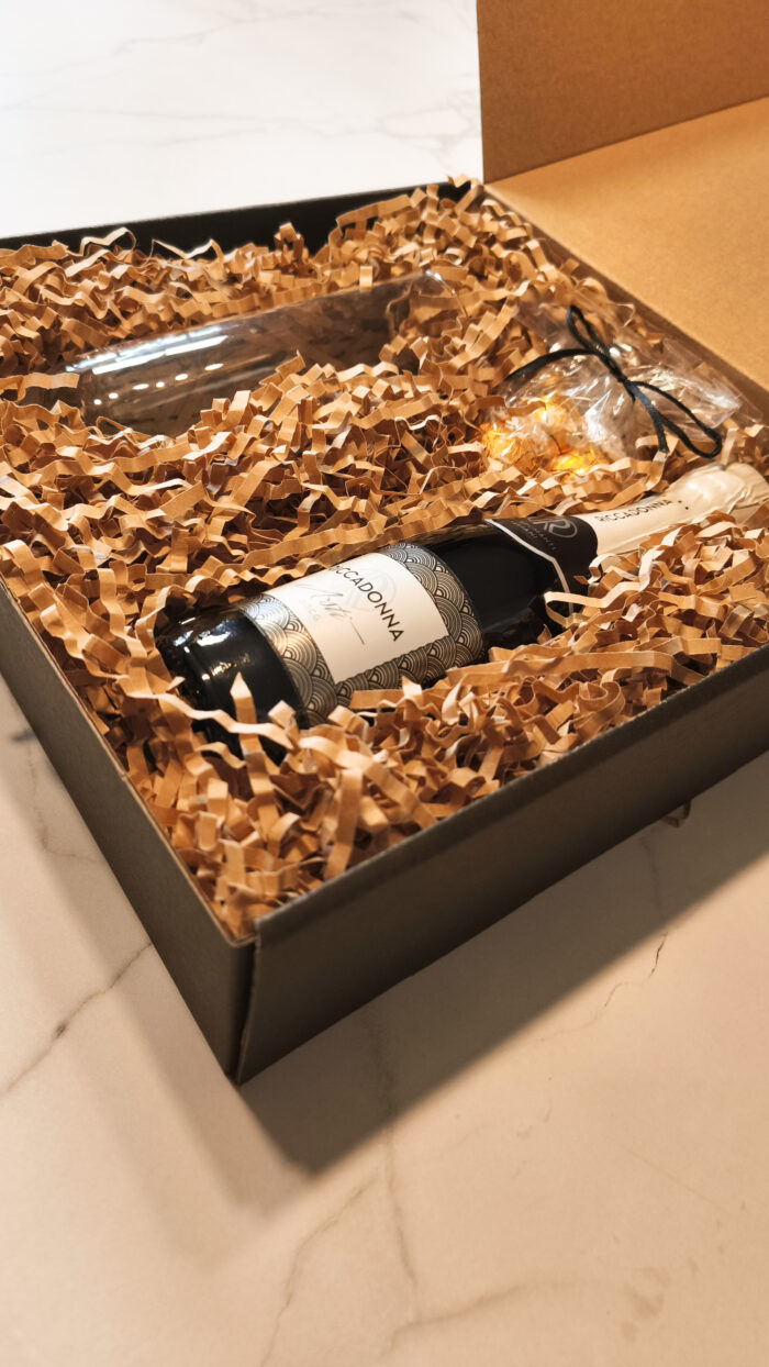 Caja de regalo - Vino espumante Vaso Flauta Bombones Lindor - Imagen 2