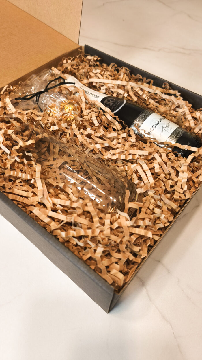 Caja de regalo - Vino espumante Vaso Flauta Bombones Lindor - Imagen 3