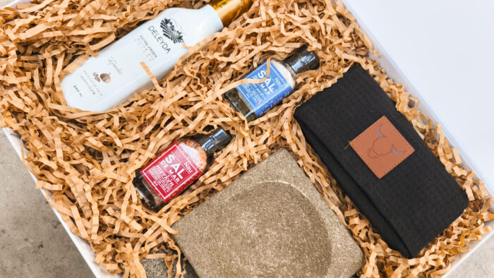 Caja de regalo - Mortero Variedad de sales Aceite Oliva Paño Wayu. - Imagen 3