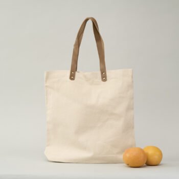 Bolsa de uso personal con asas de cuero