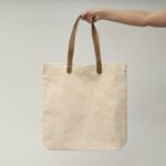 bolsa-de-uso-personal-color-natural-con-manillas-de-cuero-45x45x8-cm-acacia-3-natural-45x45x8-1703549871.jpg_1500