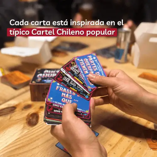 manos-sosteniendo-cartas-cultura-chupistica